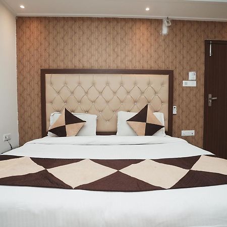 Hotel B Continental 德里 外观 照片