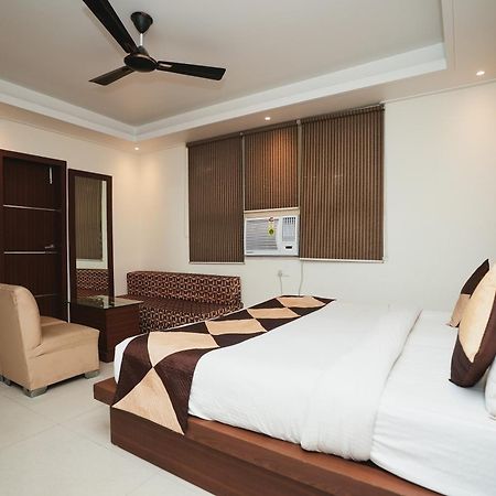 Hotel B Continental 德里 外观 照片