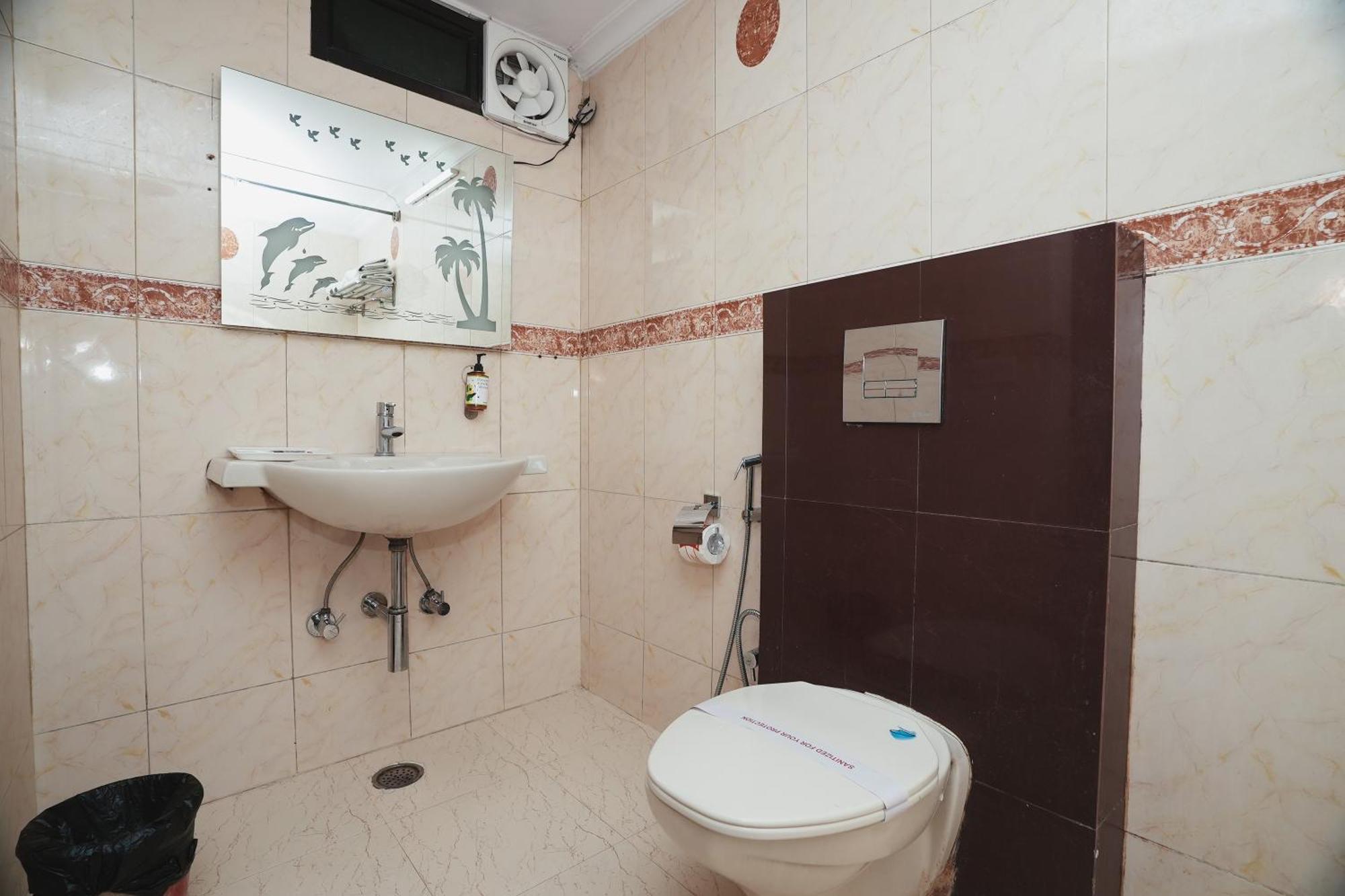 Hotel B Continental 德里 外观 照片