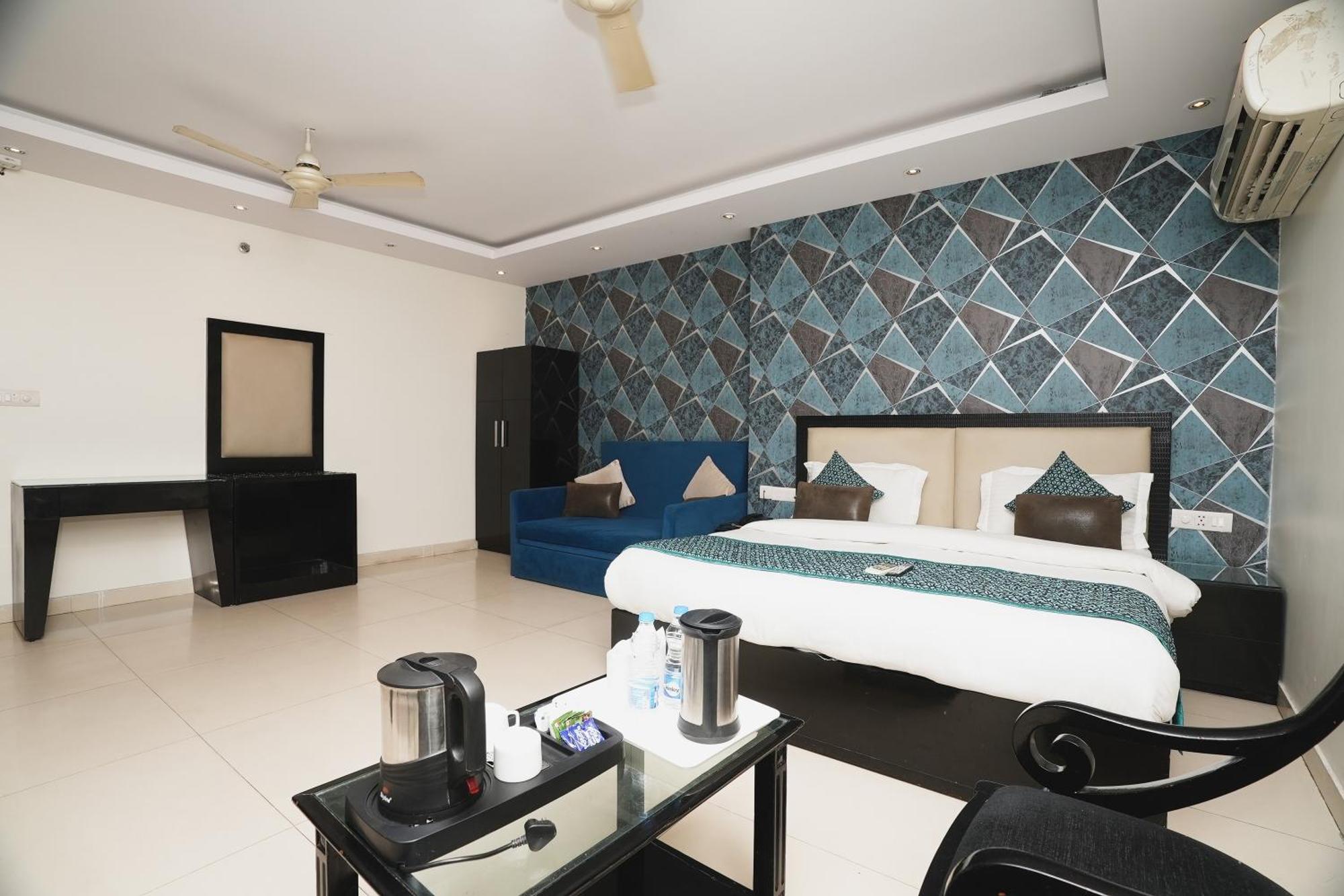 Hotel B Continental 德里 外观 照片