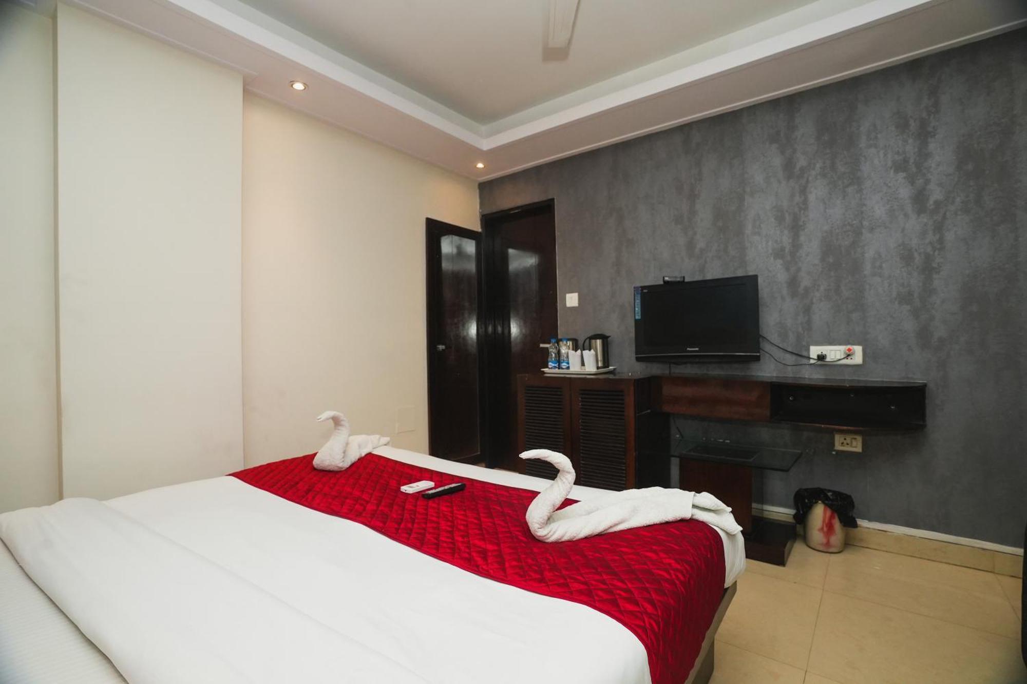 Hotel B Continental 德里 外观 照片