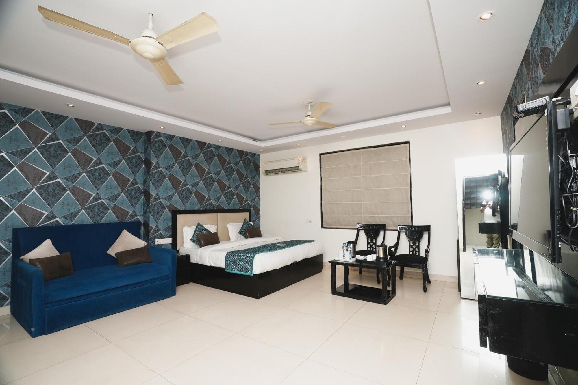 Hotel B Continental 德里 外观 照片