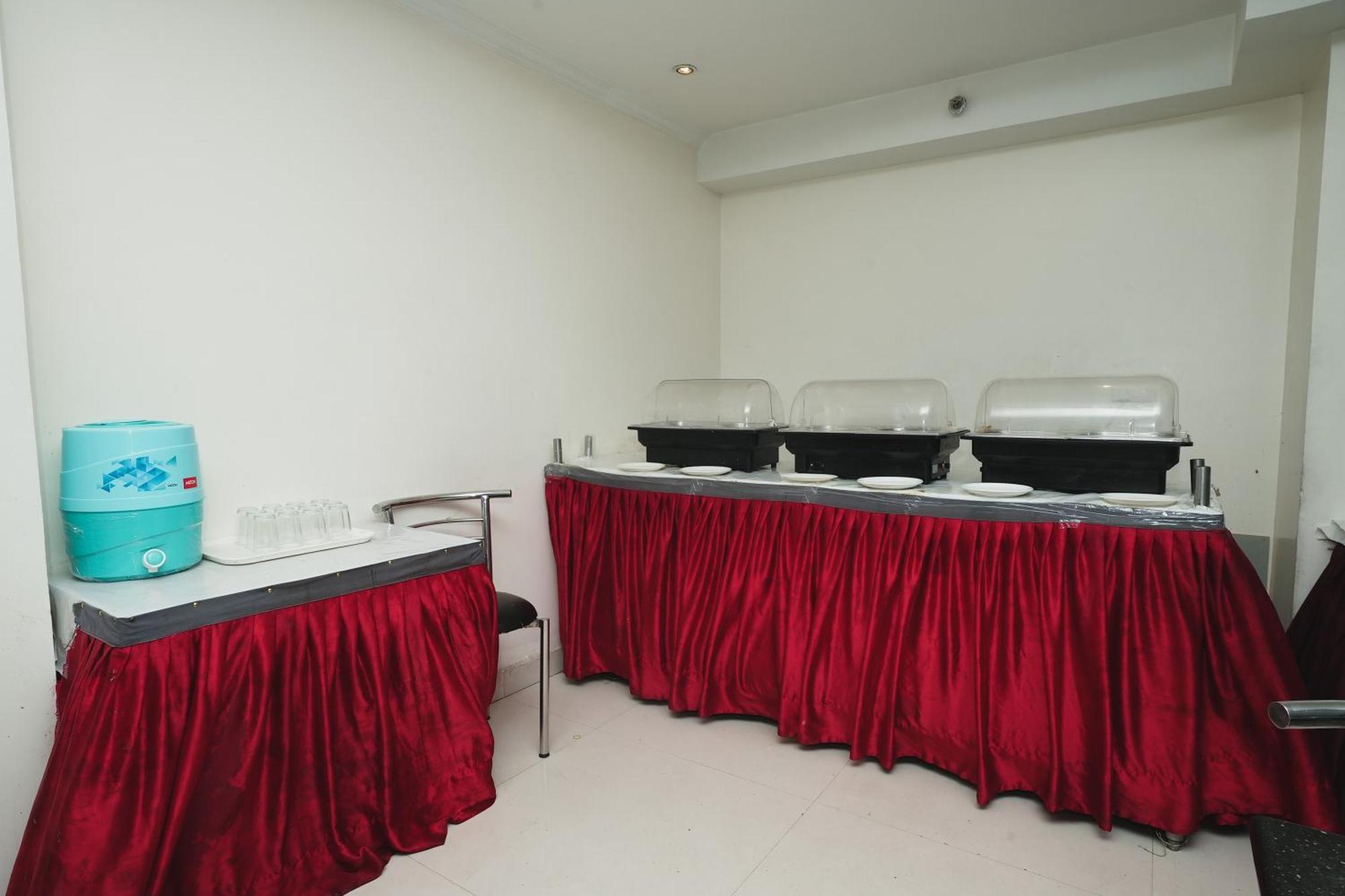 Hotel B Continental 德里 外观 照片