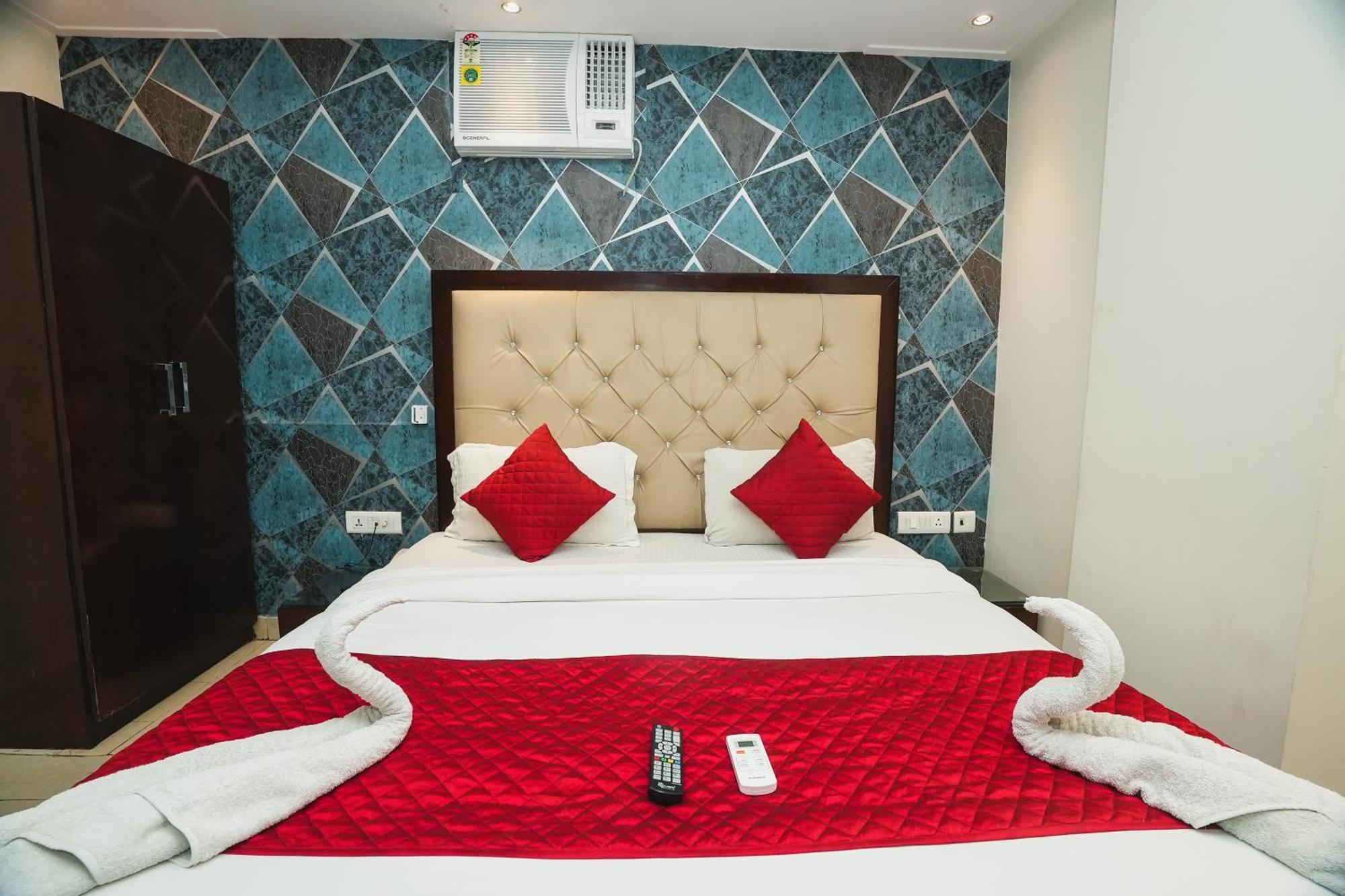 Hotel B Continental 德里 外观 照片