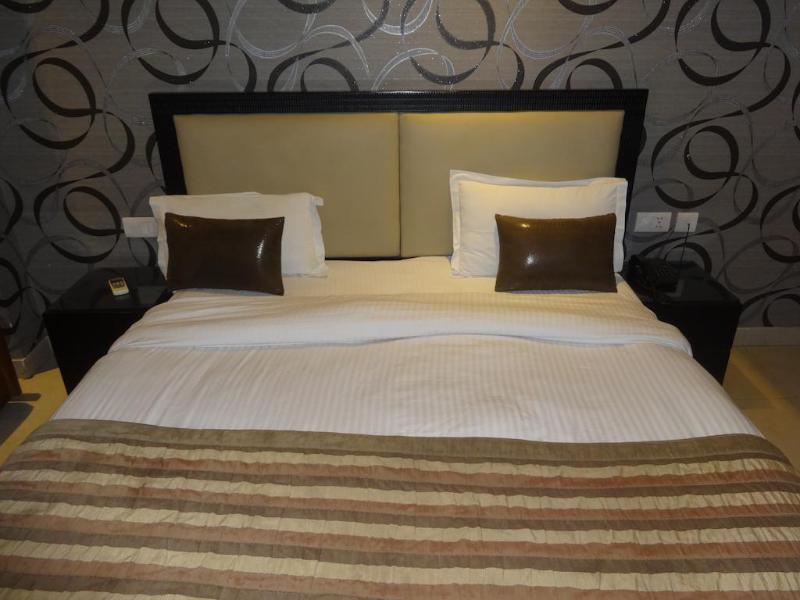 Hotel B Continental 德里 外观 照片