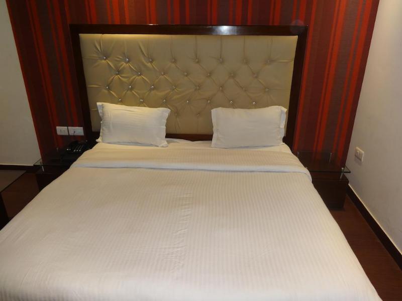Hotel B Continental 德里 外观 照片