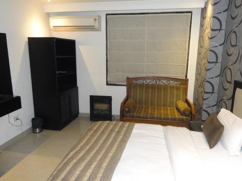 Hotel B Continental 德里 外观 照片
