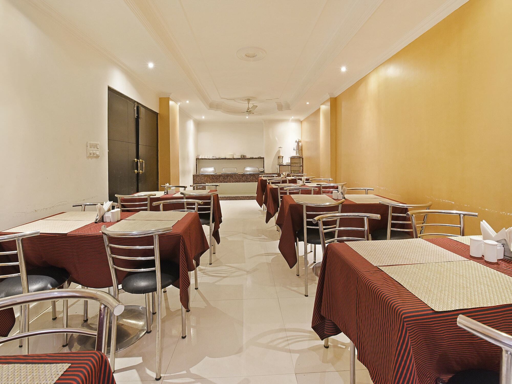 Hotel B Continental 德里 外观 照片
