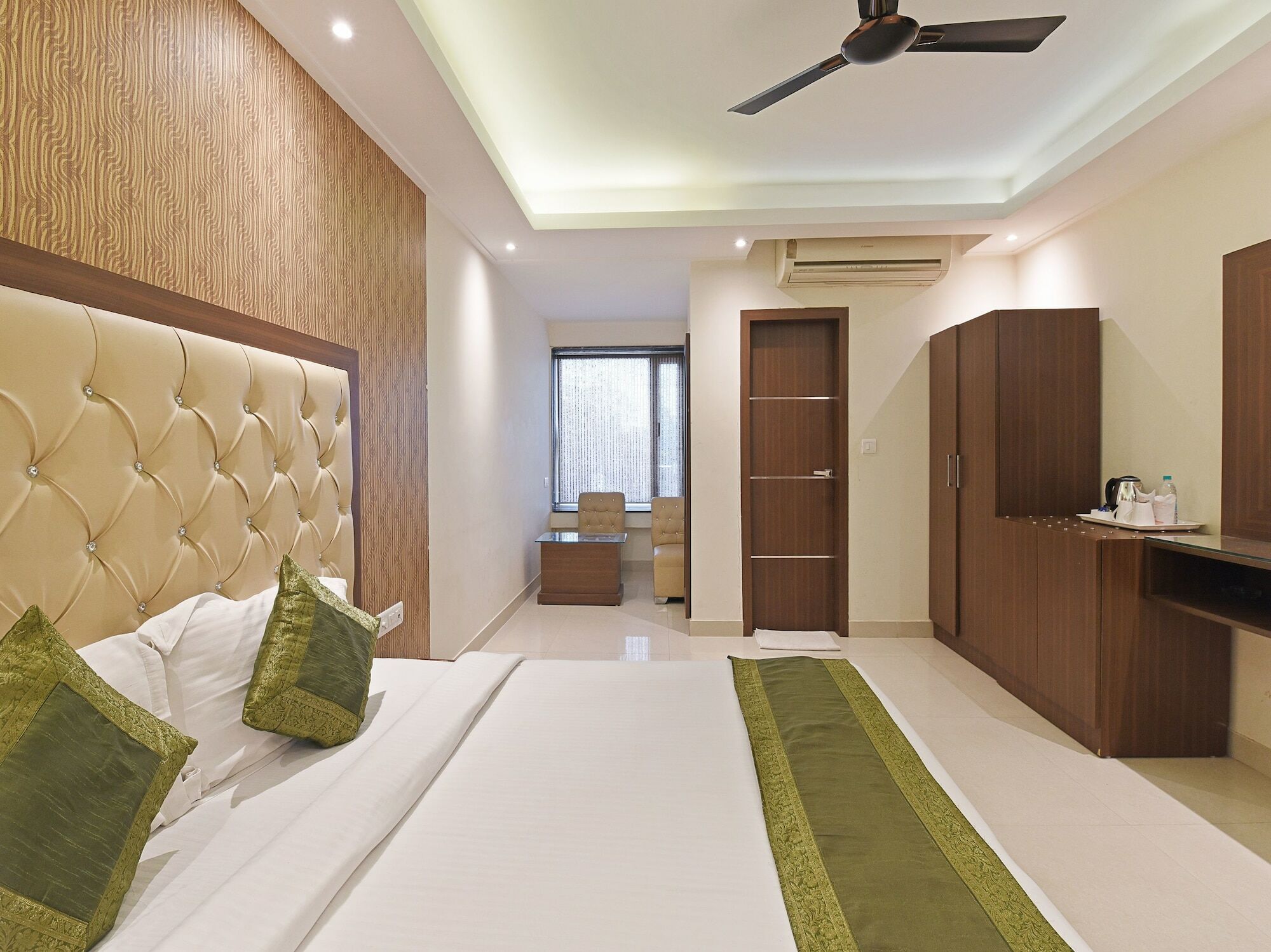 Hotel B Continental 德里 外观 照片